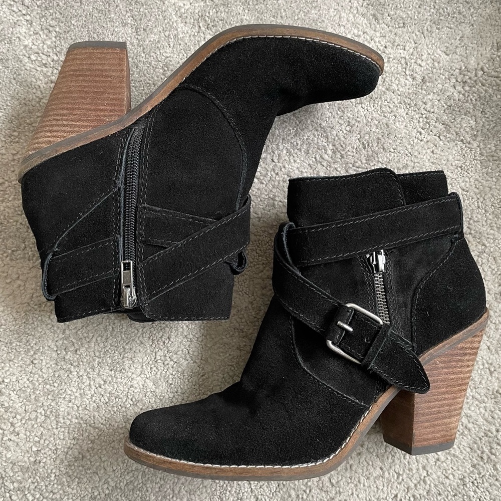 Anthropologie Dolce Vita 167520 Black Suede Short Buckle Strap Heeled Boots EUC